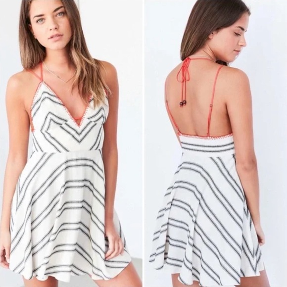Urban outfitters ecote v neck open back mini dress - Picture 1 of 5